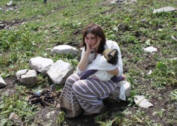 გრძელი კაბით და თეთრი მოსახვევით ფეხშიშველა მიდიოდა ტაძრისკენ” – ლომისობის სასწაული და ქართველი დედა