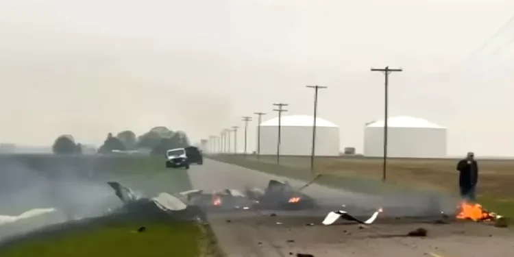 თვითმფრინავი ელექტროგადამცემ ხაზებს გამოედო და ჩამოვარდა – არავინ გადარჩენილა (უცხოეთი)