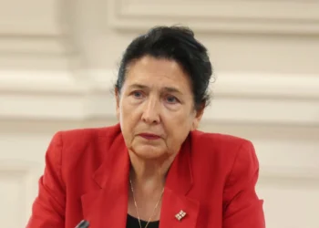 „მე­ნა­ნე­ბა ჩემი ქვე­ყა­ნა, რომ­ლი­და­ნაც ასე­თი ნა­თე­ლი ადა­მი­ა­ნე­ბი, ასე უსა­მარ­თლოდ მი­დი­ან“- სალომე ზურაბიშვილი სამძიმრის წერილს აქვეყნებს