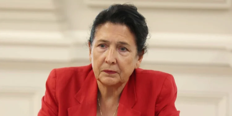 „მე­ნა­ნე­ბა ჩემი ქვე­ყა­ნა, რომ­ლი­და­ნაც ასე­თი ნა­თე­ლი ადა­მი­ა­ნე­ბი, ასე უსა­მარ­თლოდ მი­დი­ან“- სალომე ზურაბიშვილი სამძიმრის წერილს აქვეყნებს