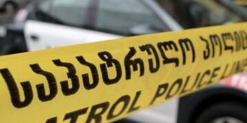 ყვარელში ავარიას ცოლ-ქმარი ემსხვერპლა – ისინი საკუთარი სახლის ჭიშკართან ისხდნენ, როცა მაღალი სიჩქარით მოძრავი ავტომობილი დაეჯახა!