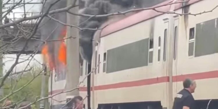 ოზურგეთი-თბილისის მატარებლის ვაგონში ხანძარი გაჩნდა! – რა კადრები ვრცელდება ადგილიდან?