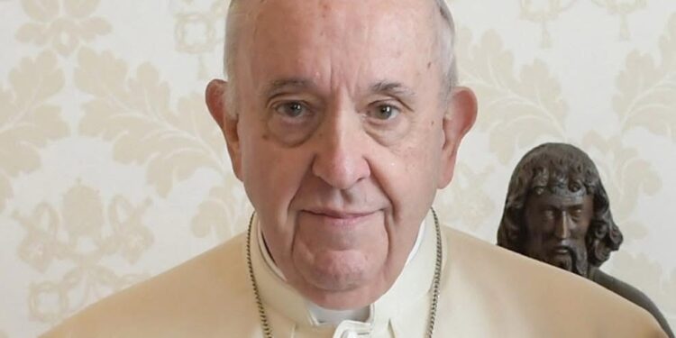 უარი 340 000 ევროიან ხელფასსა და მდიდრულ რეზიდენციაში ცხობრებაზე – რა ქონებას ფლობდა პაპი ფრანცისკე?