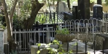 „თვითონ გამოასვენეს, თვითონ გათხარეს საფლავი… “ – ვინ იყო 16 წლის ბიჭი, რომელიც საიდუმლოდ დაკრძალეს თბილისში?