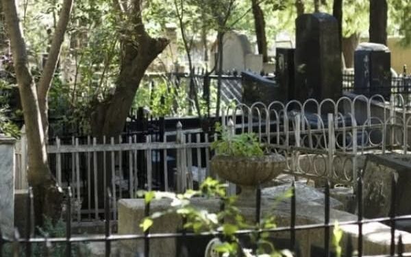 „თვითონ გამოასვენეს, თვითონ გათხარეს საფლავი… “ – ვინ იყო 16 წლის ბიჭი, რომელიც საიდუმლოდ დაკრძალეს თბილისში?