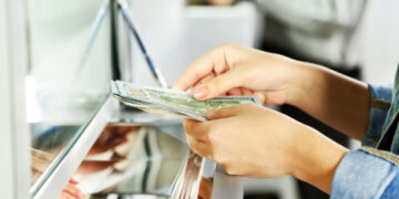 ვალუტის კურსი შეიცვალა! – რამდენ ლარად შეიძენთ დოლარს და ევროს?