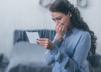 იმ ოჯახში სადაც ემიგრანტი დედაჩემი მუშაობდა სხვა ქართველი ქალი მივიდა და წარმოუდგენელი რამ გააკეთა.. ქართველებო, რა გჭირთ, რატომ იქეცით ასეთ ღორებად.. – ქართველი ემიგრანტის შვილის ემოციური წერილი