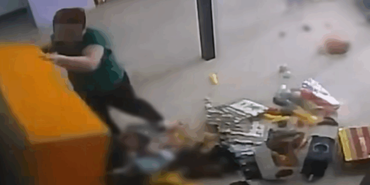 „კარადა გადმოყირავდა და ბავშვი კინაღამ მოიყოლა“ – რა კადრები ვრცელდება რუსთავის საბავშვო ბაღიდან და რამდენ არის უსაფრთხოების სტანდარტები დაცული ბაღებში?