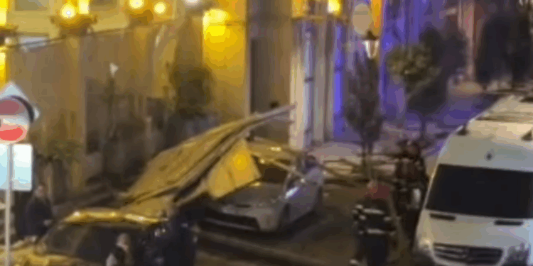 „ეს ხდება ამ წუთებში“ – რა კადრები ვრცელდება ბათუმიდან?