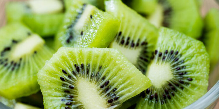 შედეგი გაგაოცებთ! – რა მოხდება თქვენს ორგანიზმში, თუ 2 კვირის განმავლობაში დღეში ერთ კივს შეჭამთ?