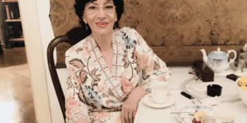 ნანი ბრეგვაძე საცურაო კოსტიუმში – 88 წლის ლეგენდის უახლესი ფოტო
