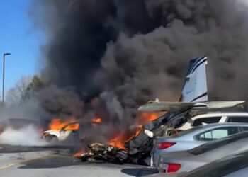 თვითმფრინავი დასახლებულ უბანში ჩამოვარდა – არის მსხვერპლი! (უცხოეთი)