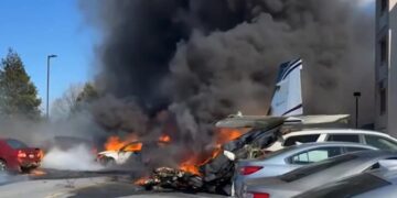 თვითმფრინავი დასახლებულ უბანში ჩამოვარდა – არის მსხვერპლი! (უცხოეთი)