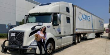 ,,საქართველოში ბანკში ვმუშაობდი… ამერიკაში სამი წლის წინ წამოვედი” – გაიცანით გოგონა, რომელიც აშშ-ში ტრაილერის მძღოლად მუშაობს