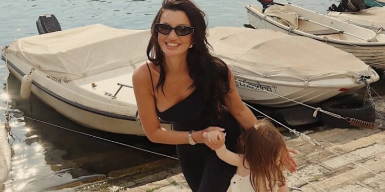 ,,მამას ჰგავს, მაგრამ დედასავით ლაღი და ფარფატაა…“ – რა კადრებს აქვეყნებს ალექსანდრა პაიჭაძე?