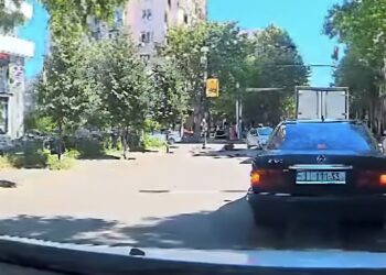 ავტომობილი ქვეითს დაეჯახა – ვიდეო ახლახანს გავრცელდა