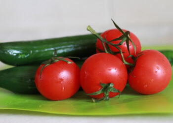 რას იწვევს კიტრის და პომიდვრის ერთად მიღება – მითი თუ რეალური საფრთხე?