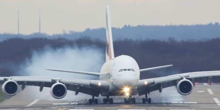 თვითმფრინავი ავარიულად დაჯდა! – არიან დაშავებულები