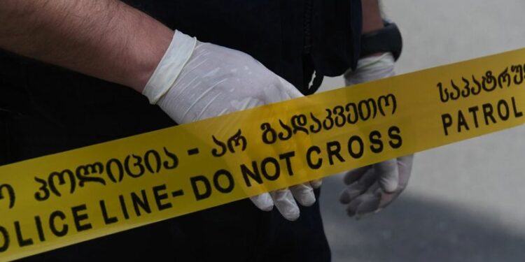 გორში, ახალგაზრდა კაცმა ცოლს ყური მოაჭრა, შემდეგ კი თვითდაზიანება მიიყენა -ახლახან მომხდარი ფაქტის დეტალები