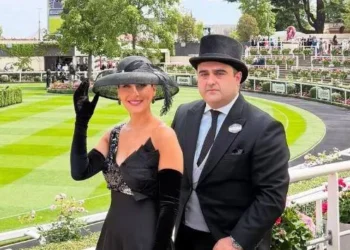 მეფე-დედოფალი, პრინცი უილიამი, მებურიშვილ-საგანელიძის წყვილი და სხვები –  ვინ როგორ გამოიყურებოდა სამეფო დოღზე?