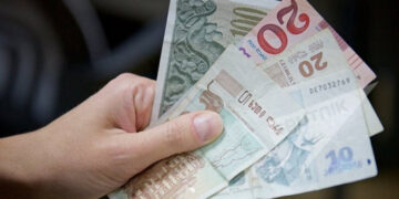 ვალუტის კურსი შეიცვალა! – რამდენ ლარად შეიძენთ დოლარს და ევროს?