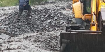 გზაზე მეწყერი ჩამოწვა – ერთადერთ საავტომობილო გზაზე მოძრაობა აიკრძალა და საშიშია (ვიდეო)