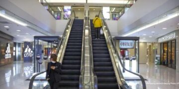 ,,მე-4 სართულიდან ჩამოვარდა” – როგორია ბავშვის მდგომარეობა, რომელიც ესკალატორიდან გადმოვარდა?