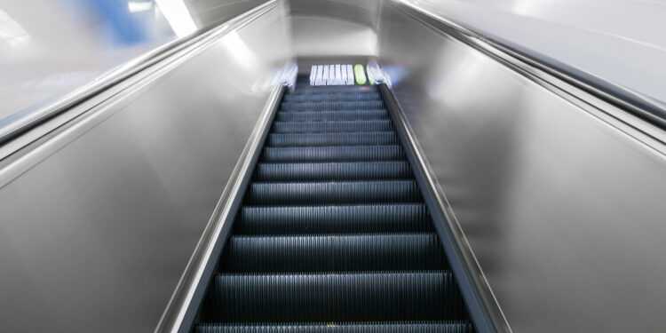 „ილოცეთ, ჩვენი პატარა გიორგისთვის…“ – სავაჭრო ცენტრის ესკალატორიდან 4 წლის ბავშვი გადმოვარდა