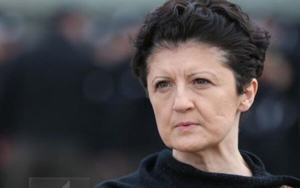 ,,ნაფ­ტა­ლი­ნის ცუდი სუნი აგ­დით და არ უნდა გპა­სუ­ხობ­დეთ