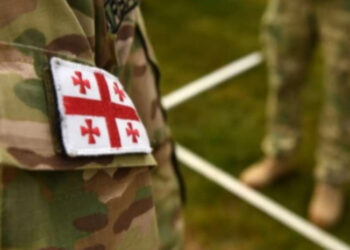 საცხოვრებელ კორპუსთან ჯარისკაცის ცხედარი იპოვეს – რა მოხდა ვაზიანის დასახლებაში?