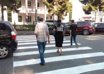 რამდენი ლარით დაჯარიმდება ქვეითი, თუ ისეთ გზაზე გადავა, სადაც ზებრა გადასასვლელი არ არის?