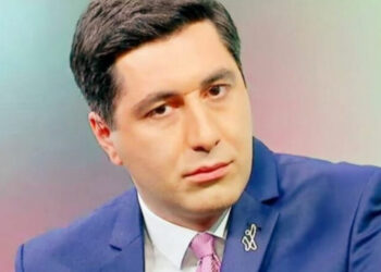 ,,იქნებ ყურში უჩურჩულოს ვინმემ. თვითონ თუ ვერ ხვდება, მე გეტყვით”- რას წერს ვახო სანაია