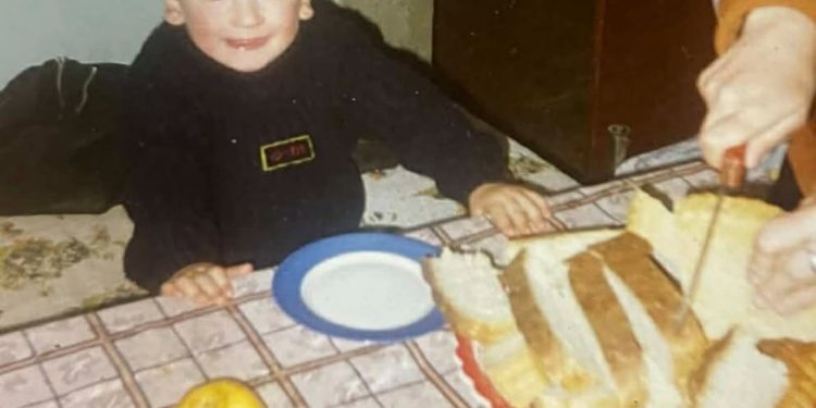 გამოიცანით ცნობილი ქართველი ბავშვობის ფოტოთი