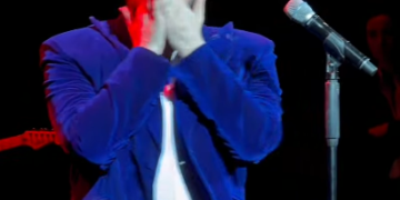 (VIDEO) ,,ყოველ კონცერტზე, დედა იჯდა პირველ რიგში“ – ანრი ჯოხაძემ სცენაზე ცრემლები ვერ შეიკავა