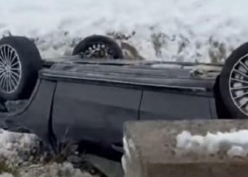 ავტომაგისტრალიდან მანქანა პირდაპირ არხში ჩავარდა – მძიმე ავარიის დეტალები