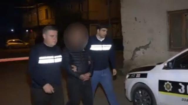 40 წლის კაცი სახლში მივიდა და დედის მკვლელობა სცადა – ასაკოვანი ქალი მძიმე დაზიანებებით საავადმყოფოშია!