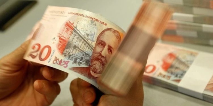 ვალუტის კურსი შეიცვალა – რამდენ ლარად შეიძენთ დოლარს და ევროს?