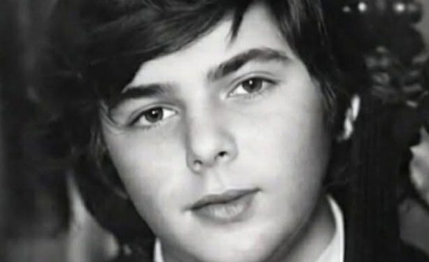 გამოიცანით ცნობილი ადამიანი ახალგაზრდობის ფოტოთი – 99%-ს უჭირს გამოცნობა