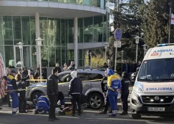 ქუჩაზე მიმავალ მანქანაში მძღოლი შეუძლოდ გახდა და ადგილზე გარდაიცვალა – სად მოხდა შემთხვევა?