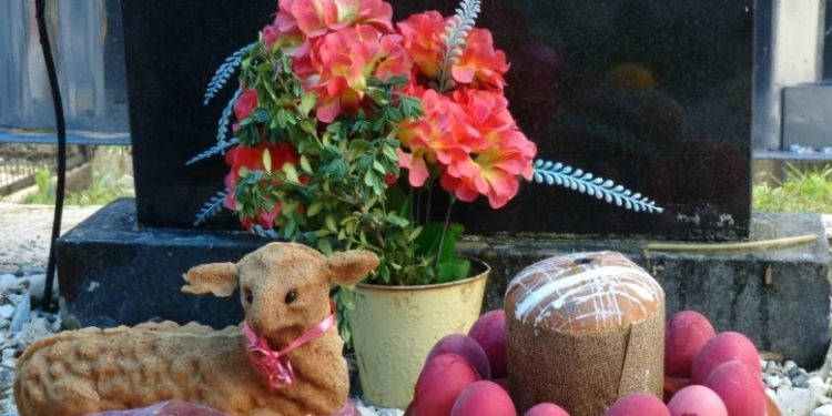 თუ აღდგომის დღესასწაულებზე სასაფლაოზე ვერ მიდიხართ – ღვთის მსახურის რჩევები