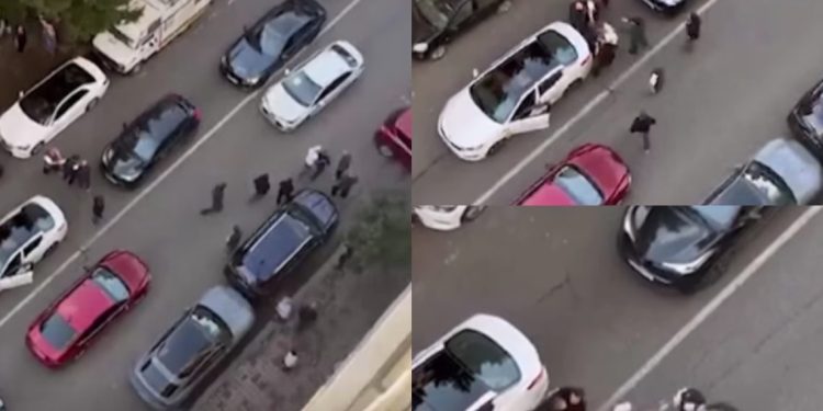 (VIDEO) მძღოლების ჩხუბი ბათუმში – ასეთი რამ მხოლოდ ფილმებში გექნებათ ნანახი